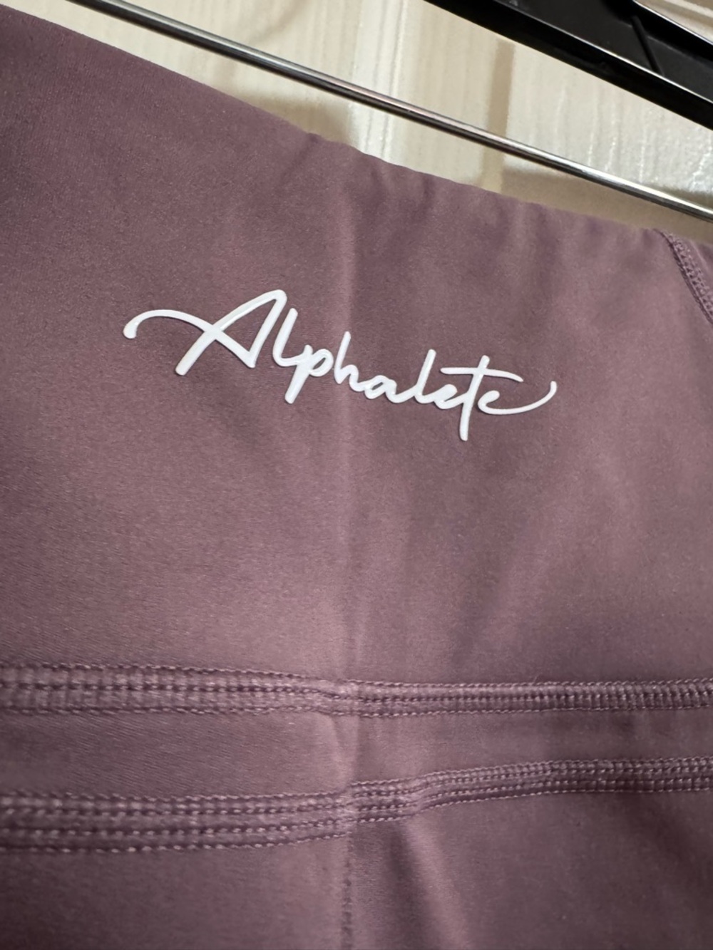 Alphalete High-Rise Leggings in Mauve - Picture 4 of 5